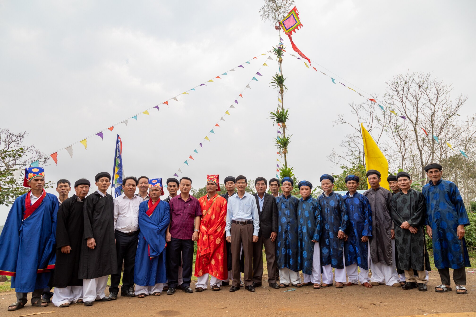 Người dân Gio An dựng nêu đón Tết