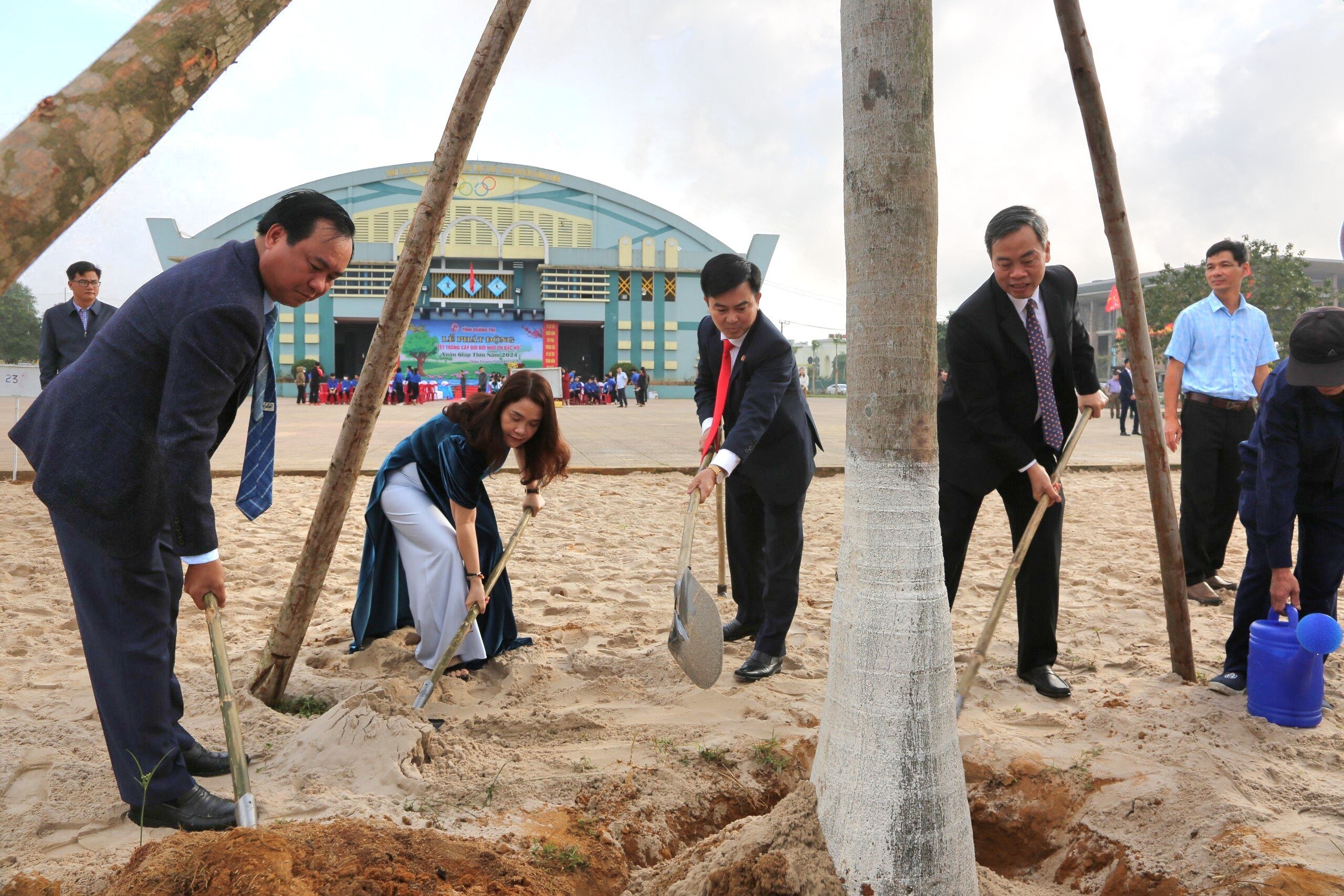 Lancement du « Festival de plantation d'arbres pour se souvenir à jamais de l'Oncle Ho » au printemps de Giap Thin 2024