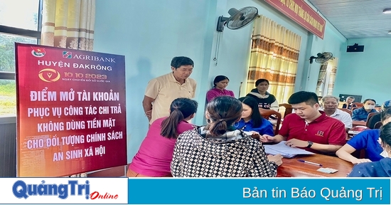 Agribank Quảng Trị dành nhiều ưu đãi hỗ trợ các đối tượng chính sách thực hiện thanh toán không dùng tiền mặt