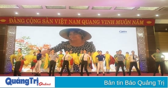 Liên hoan dân vũ trong nữ công chức, viên chức, lao động