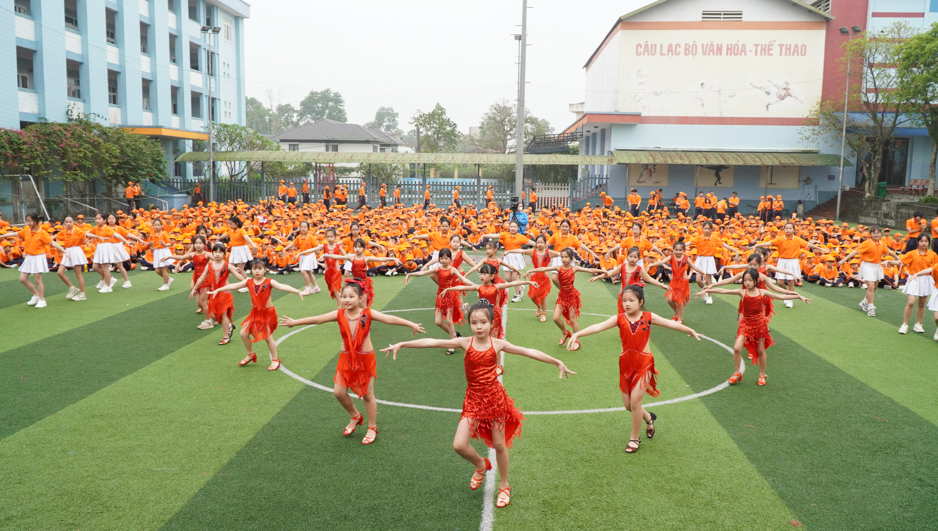 1.500 Schüler nahmen an der Eröffnungszeremonie des 1. Trung Vuong Schulsportfestivals 2024 teil