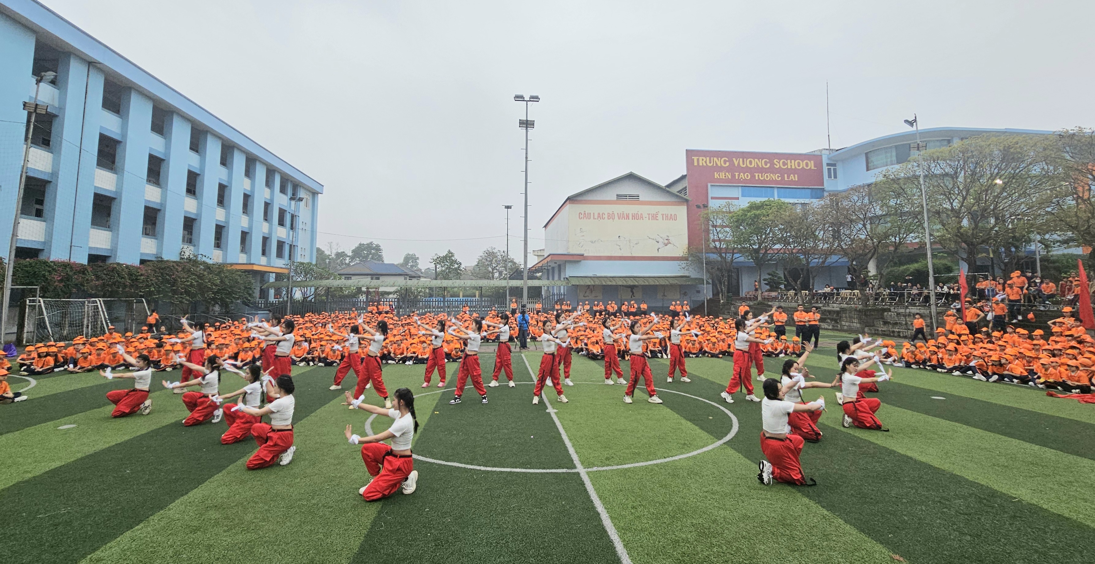 1.500 Schüler nahmen an der Eröffnungszeremonie des 1. Trung Vuong Schulsportfestivals 2024 teil