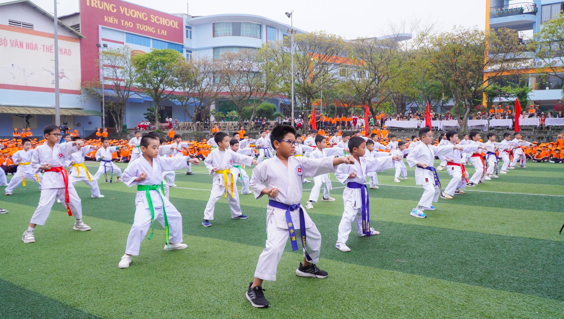 1.500 Schüler nahmen an der Eröffnungszeremonie des 1. Trung Vuong Schulsportfestivals 2024 teil