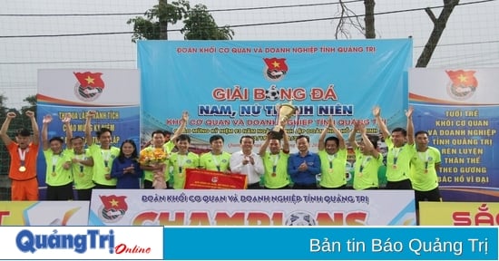 Bế mạc Giải Bóng đá nam, nữ thanh niên Khối Cơ quan và Doanh nghiệp tỉnh Quảng Trị