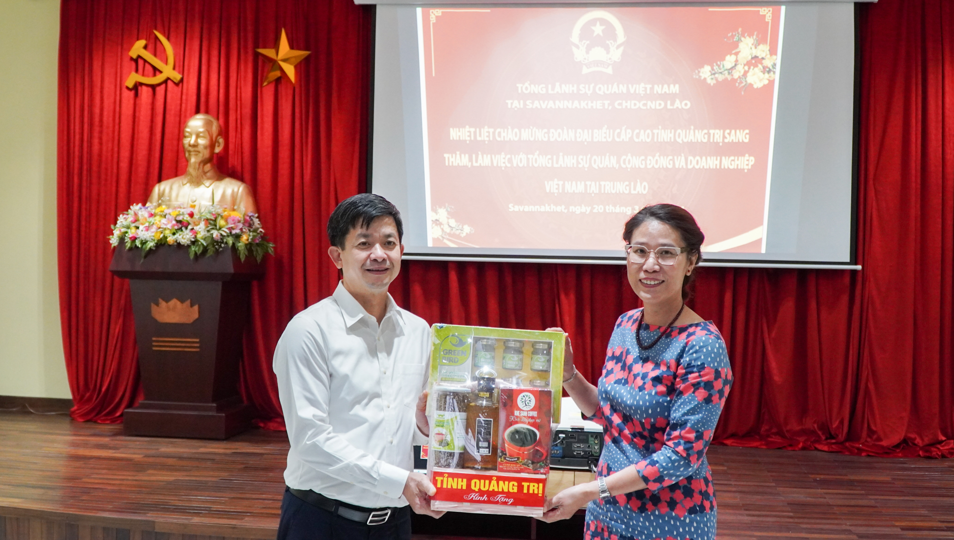 Hochrangige Delegation der Provinz Quang Tri besucht das Generalkonsulat Vietnams in den Provinzen Champasak und Savannakhet