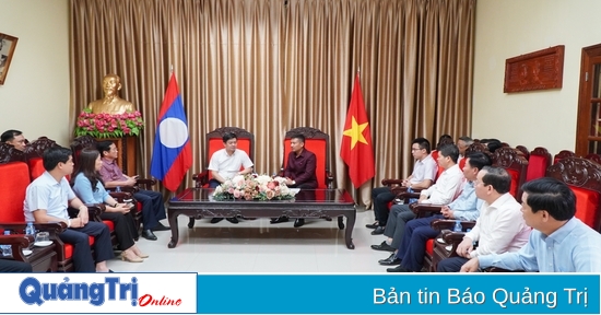 Quang Tri province's high-ranking delegation visits the Consulate General of Vietnam in Champasak and Savannakhet provinces