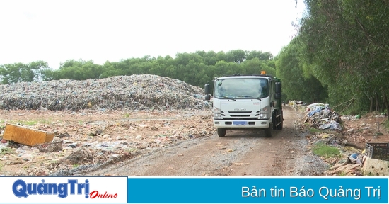 La décharge centralisée du district de Gio Linh est surchargée, ce qui pose un risque sérieux de pollution environnementale.