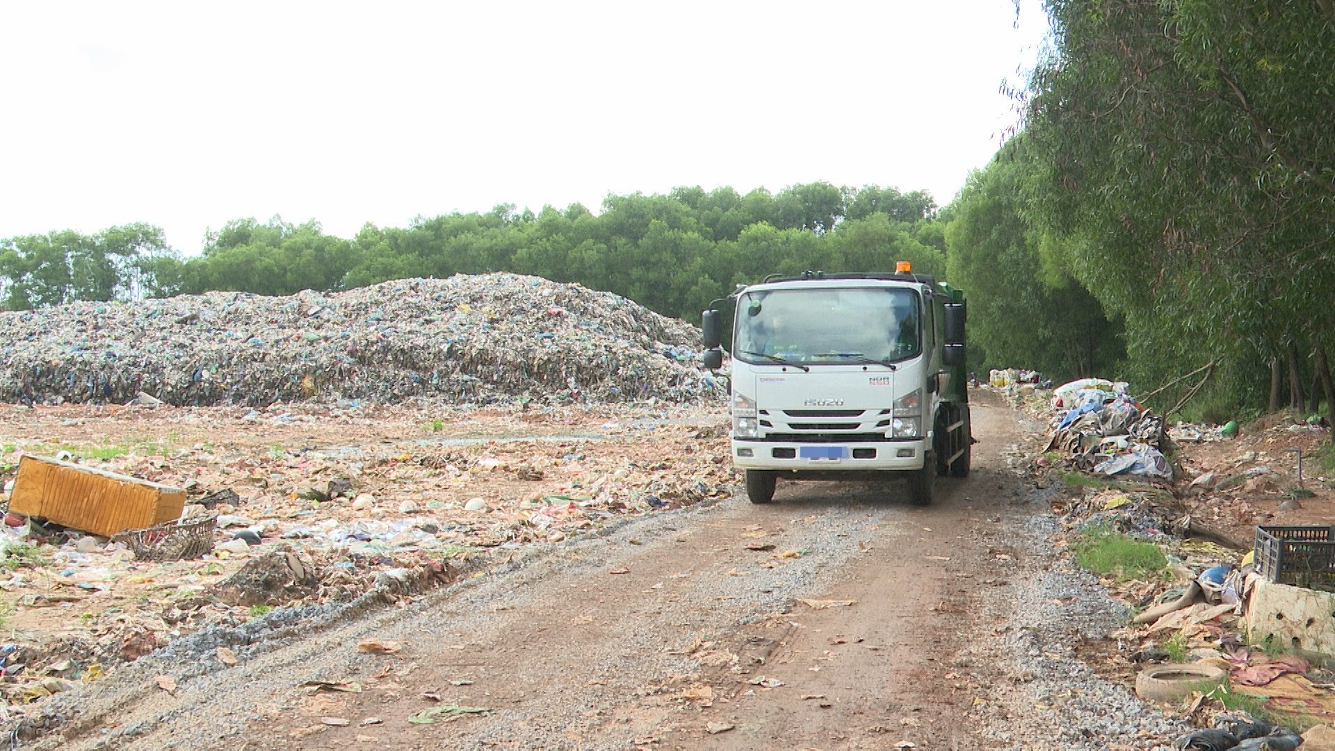 Bãi rác tập trung huyện Gio Linh quá tải, nguy cơ ô nhiễm môi trường nghiêm trọng