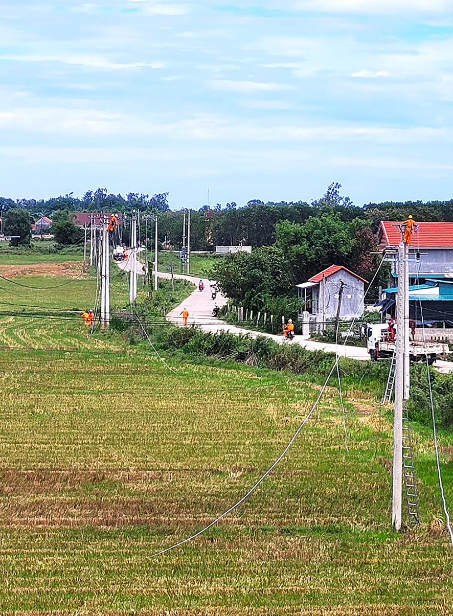 វិនិយោគលើការបញ្ចប់ហេដ្ឋារចនាសម្ព័ន្ធបណ្តាញអគ្គិសនី ដើម្បីផ្គត់ផ្គង់អគ្គិសនីដល់តំបន់សេដ្ឋកិច្ច និងសួនឧស្សាហកម្ម។