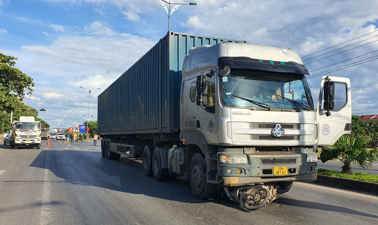 カムロ・ラソン高速道路での大型車両の通行を禁止することは、クアンチの人々に「リスク」を押し付けることに他ならない。