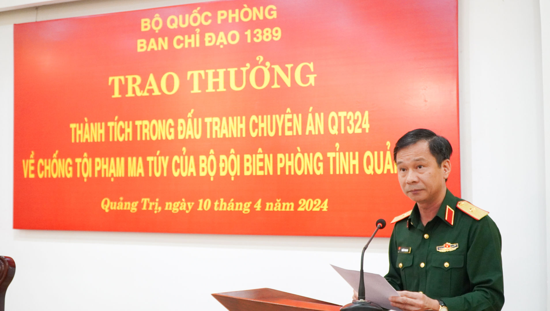 Bộ Quốc phòng trao thưởng chuyên án bắt 9 đối tượng người Lào vận chuyển 100 kg ma túy tổng hợp