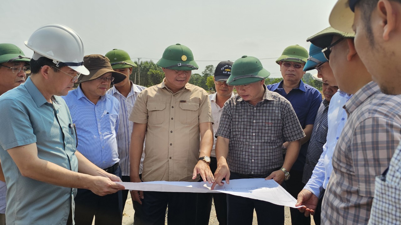 Strengthening propaganda and mobilizing people to hand over land for construction of Van Ninh - Cam Lo expressway