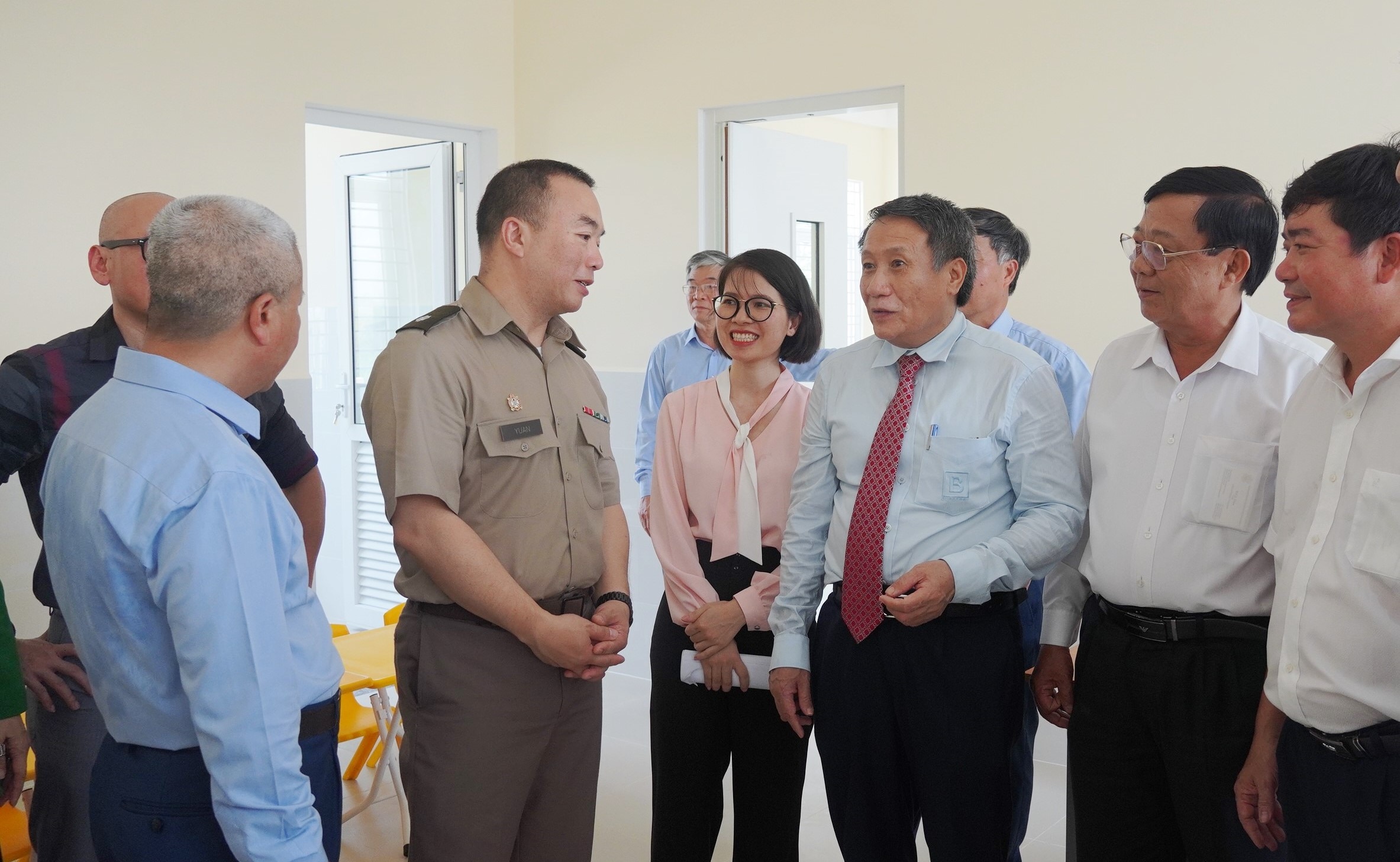 Inauguration et remise de l'école maternelle Trieu Thuan