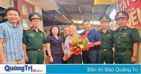 Bí thư Thành ủy Đông Hà Lê Quang Chiến tri ân chiến sĩ, thanh niên xung phong tham gia Chiến dịch Điện Biên Phủ