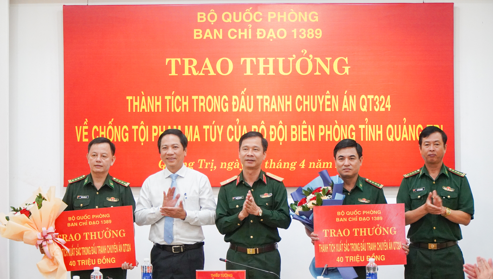 Bộ Quốc phòng trao thưởng chuyên án bắt 9 đối tượng người Lào vận chuyển 100 kg ma túy tổng hợp