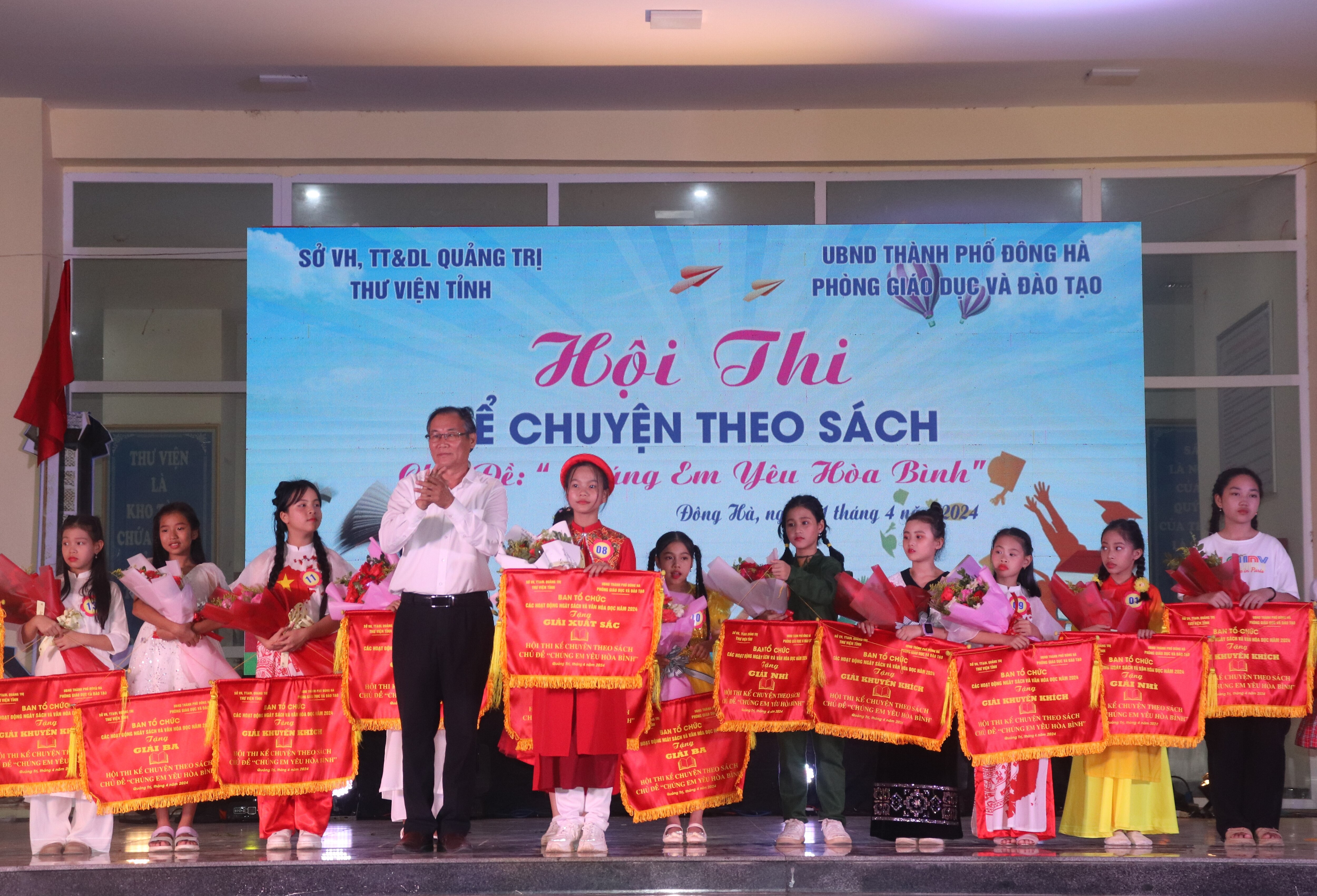 Sôi nổi hội thi Kể chuyện theo sách với chủ đề “Chúng em yêu hòa bình”