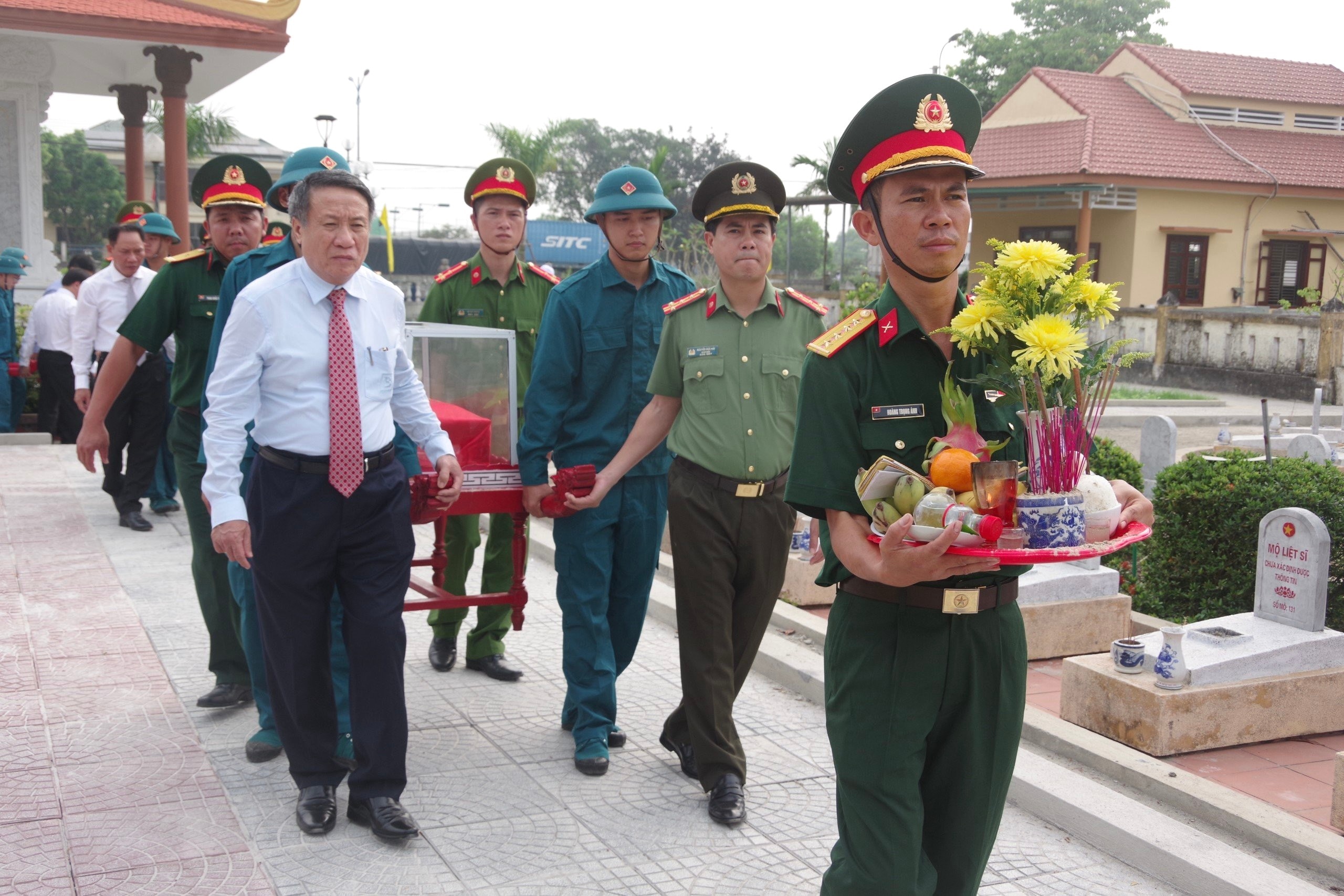 Hải Lăng: Truy điệu và an táng 12 hài cốt liệt sĩ