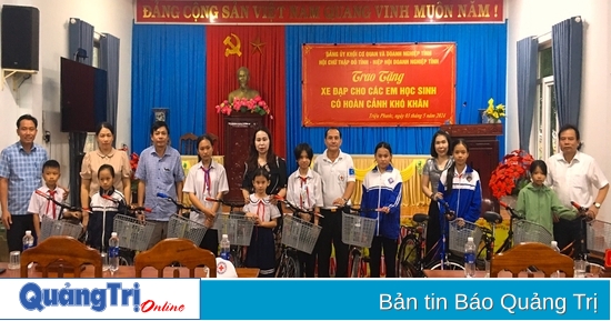 Donated 15 bicycles to disadvantaged students in Trieu Phuoc commune