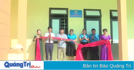 Inauguración de la residencia oficial de la Escuela Primaria de Minorías Étnicas de Vinh Ha