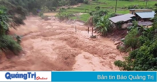 Avertissement de crues soudaines, de glissements de terrain et d'affaissements de terrain dus aux fortes pluies et aux inondations dans la région de Quang Tri