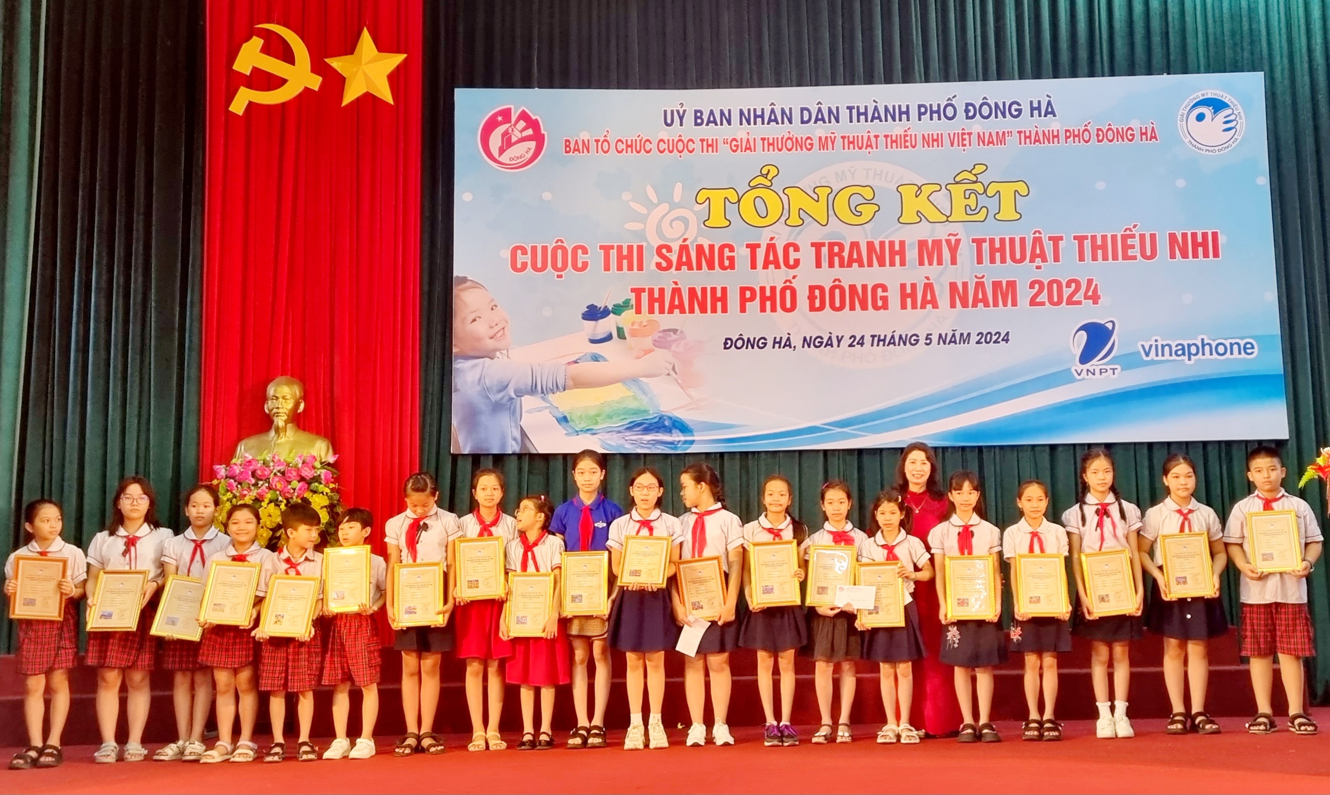 50 obras ganaron el concurso “Premio de Bellas Artes para Niños de Vietnam” en la ciudad de Ho Chi Minh. Dong Ha