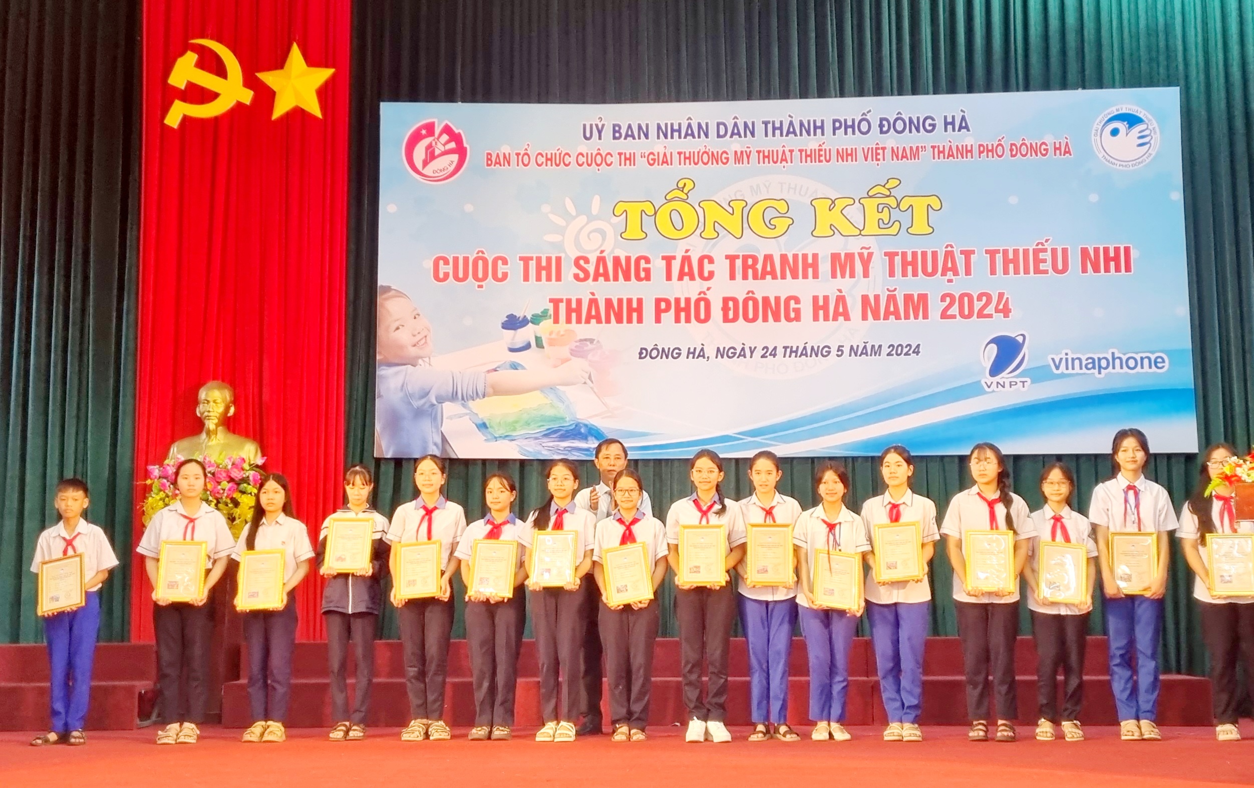 50 obras ganaron el concurso “Premio de Bellas Artes para Niños de Vietnam” en la ciudad de Ho Chi Minh. Dong Ha