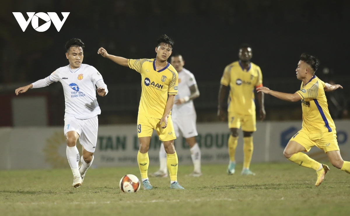 Bảng xếp hạng V-League mới nhất: SLNA lâm nguy, Thể Công Viettel thăng tiến