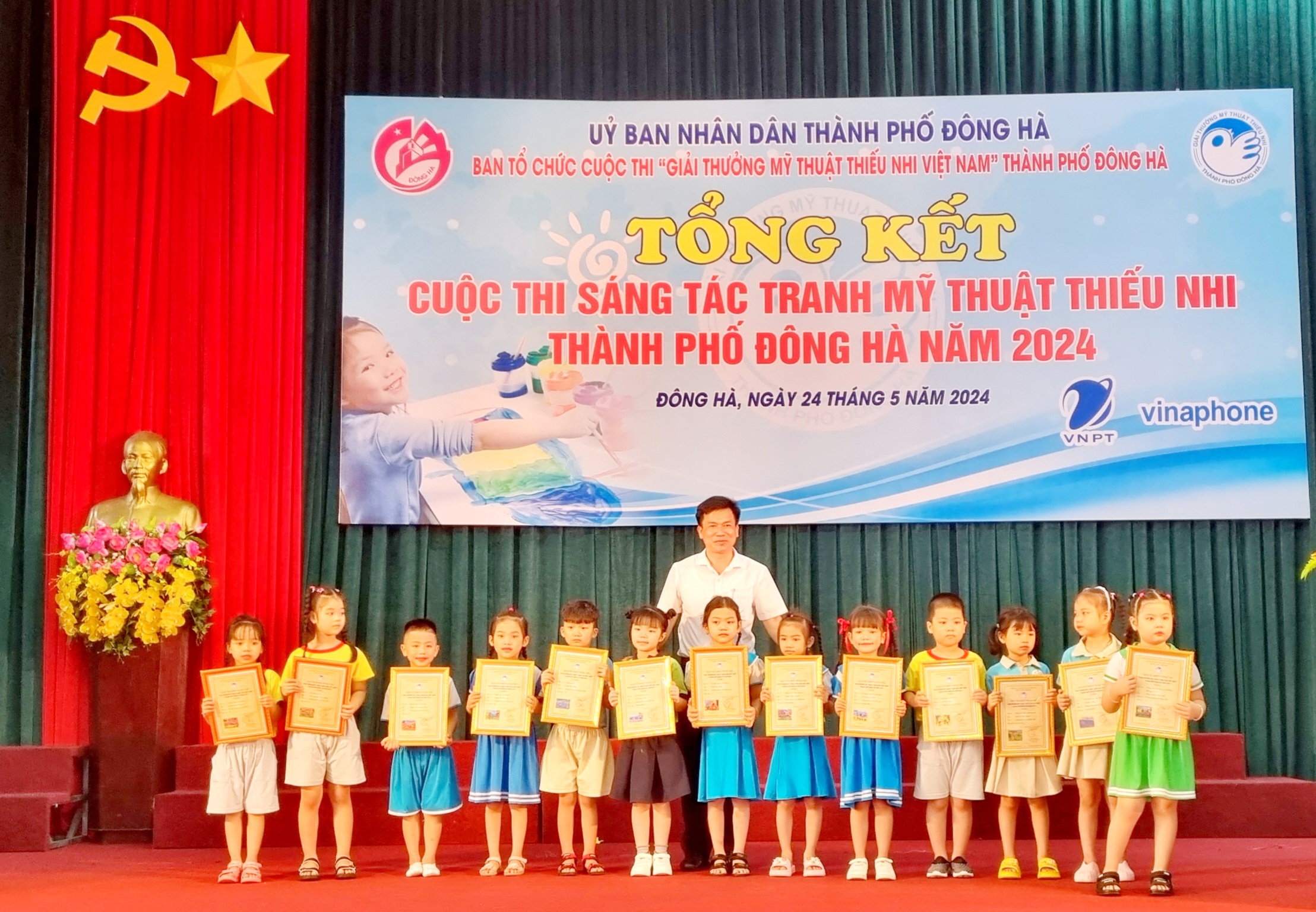 50 obras ganaron el concurso “Premio de Bellas Artes para Niños de Vietnam” en la ciudad de Ho Chi Minh. Dong Ha