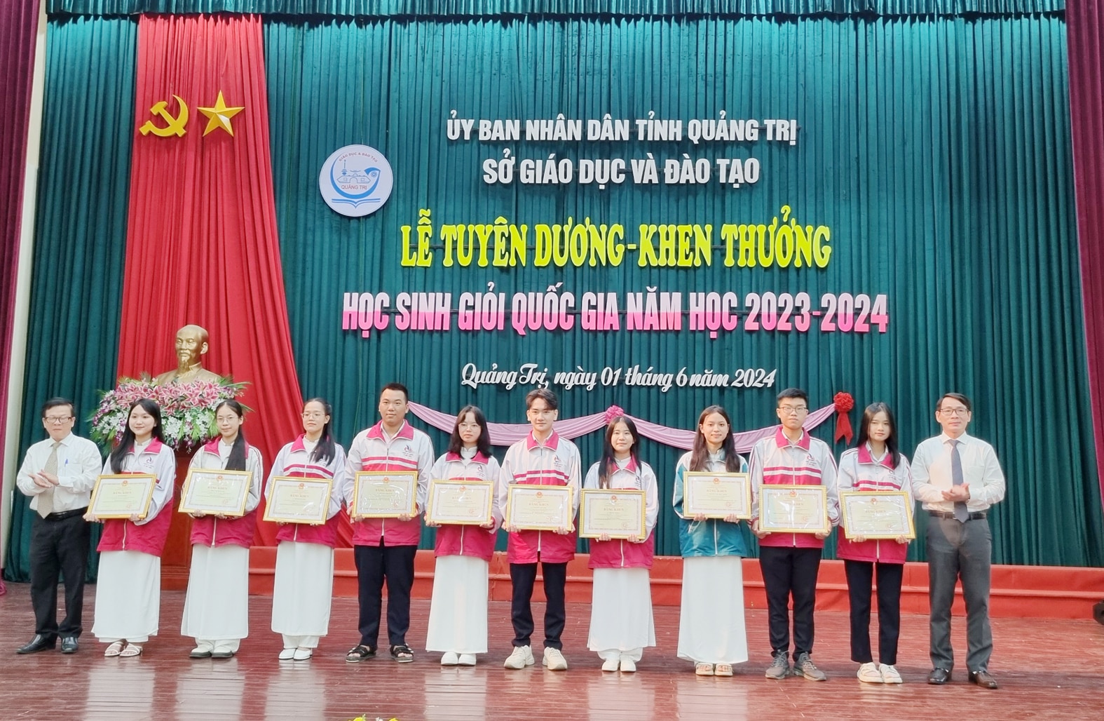 Tuyên dương, khen thưởng học sinh đạt thành tích trong các kỳ thi cấp quốc gia năm học 2023-2024