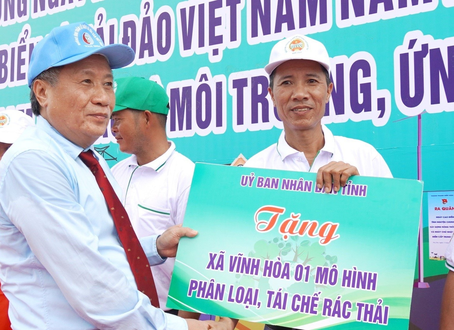 Mít tinh hưởng ứng các ngày về môi trường, đại dương, biển đảo