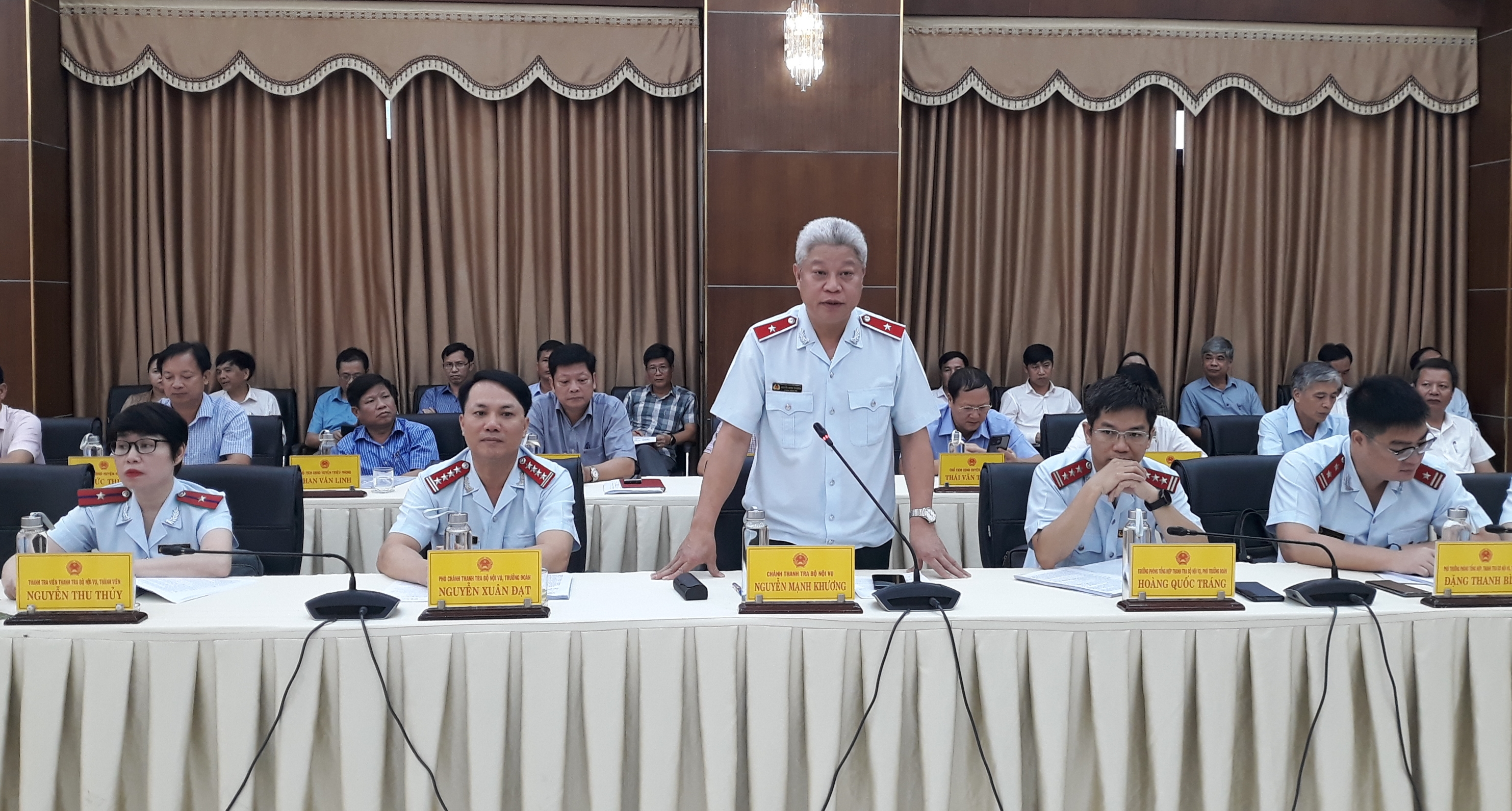 Inspecting the appointment of civil servants to leadership and management positions and the organization of the administrative apparatus in Quang Tri province