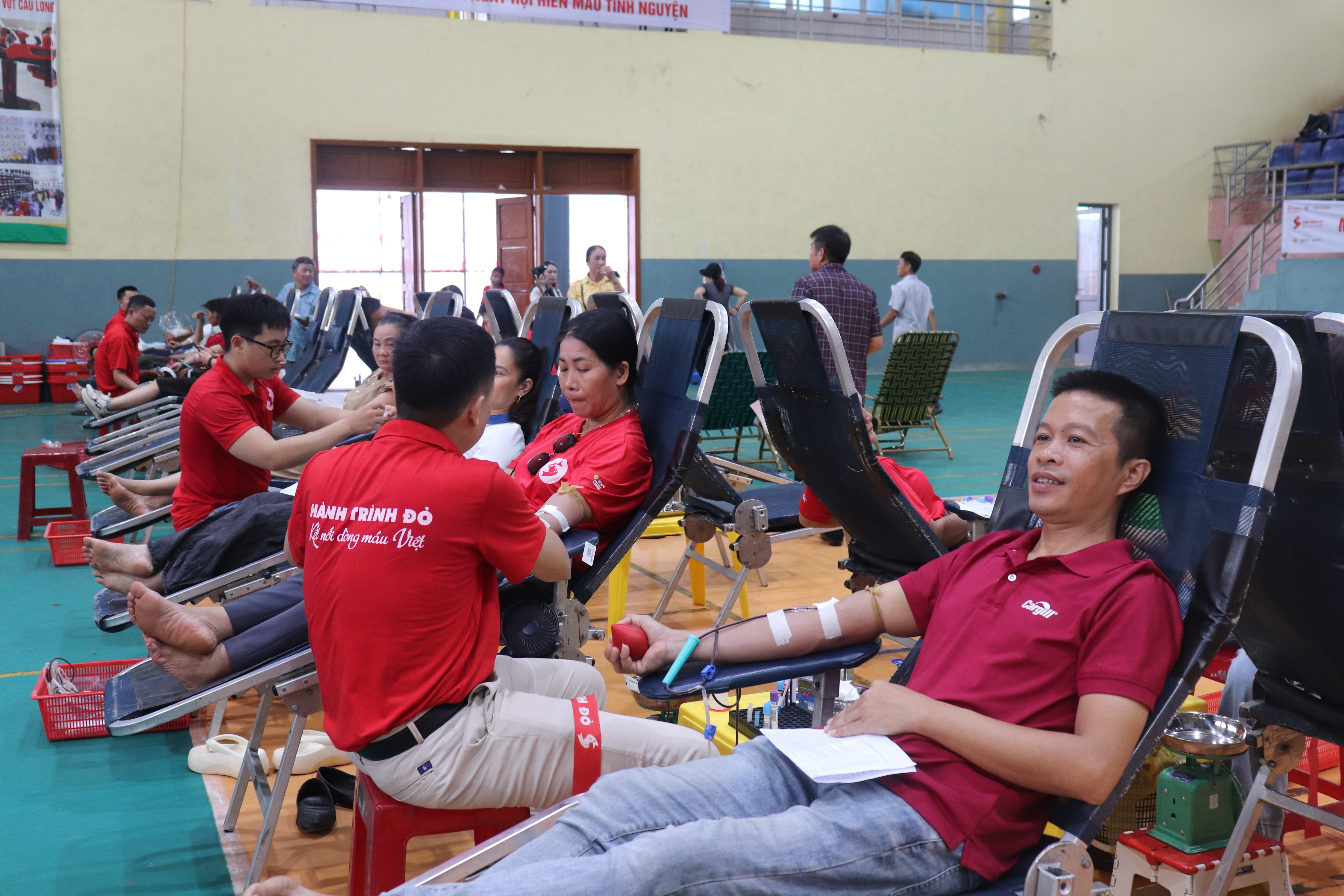 Sôi nổi chương trình Hành trình Đỏ và Ngày hội hiến máu tình nguyện “Kết nối dòng máu Việt” năm 2024