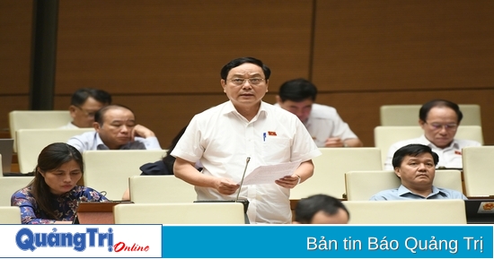 El delegado de la Asamblea Nacional de la provincia de Quang Tri, Hoang Duc Thang, participó en el debate sobre el Proyecto de Ley sobre Prevención de Incendios, Extinción de Incendios y Rescate.