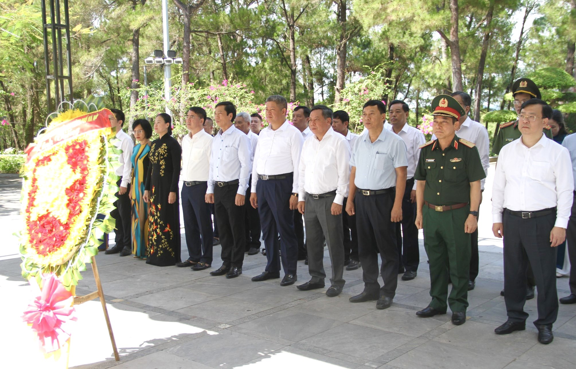 Thành phố Hà Nội sẽ tiếp tục hỗ trợ tỉnh Quảng Trị phát triển thương mại, công nghiệp, dịch vụ