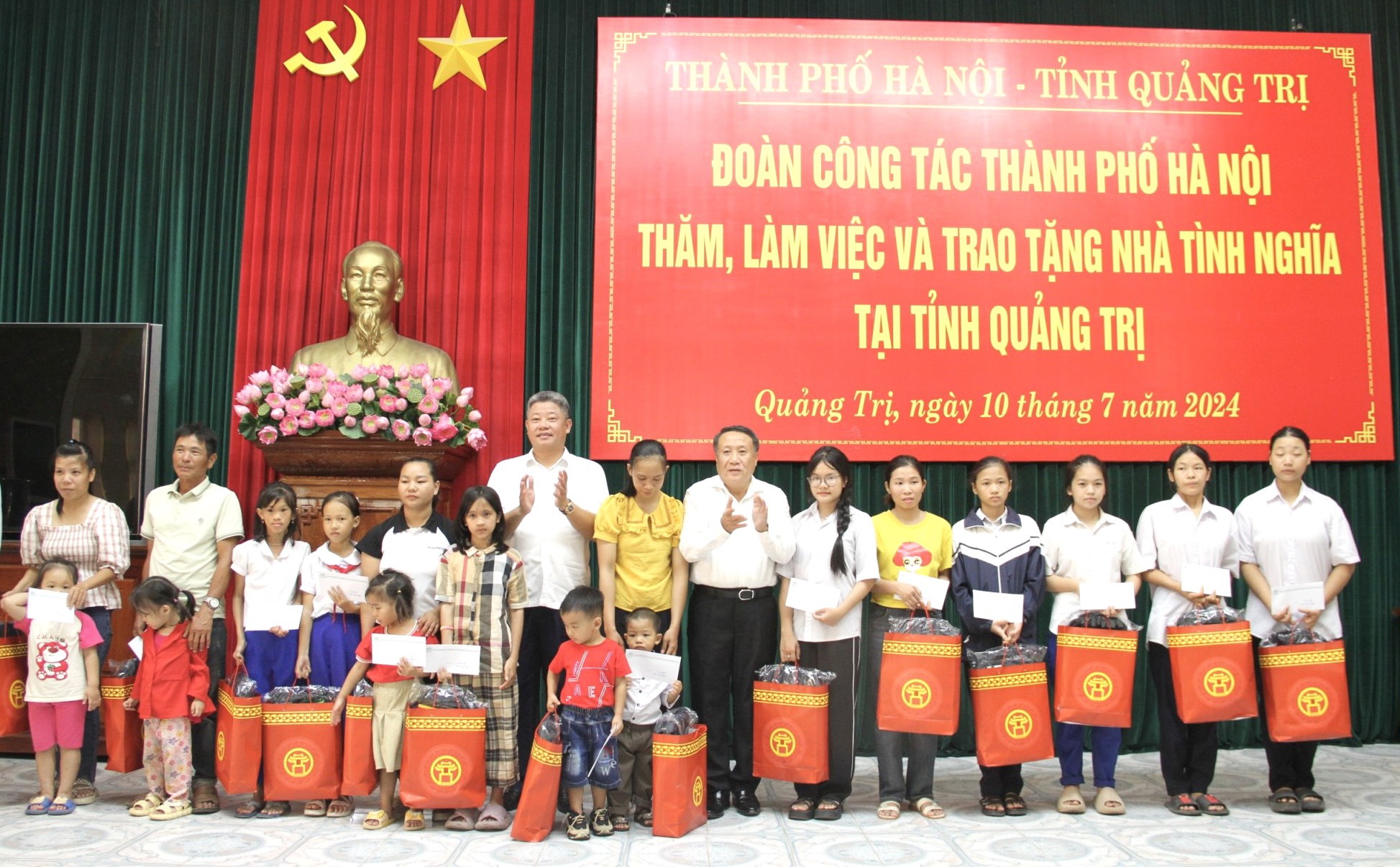 Thành phố Hà Nội sẽ tiếp tục hỗ trợ tỉnh Quảng Trị phát triển thương mại, công nghiệp, dịch vụ