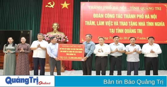 Thành phố Hà Nội sẽ tiếp tục hỗ trợ tỉnh Quảng Trị phát triển thương mại, công nghiệp, dịch vụ