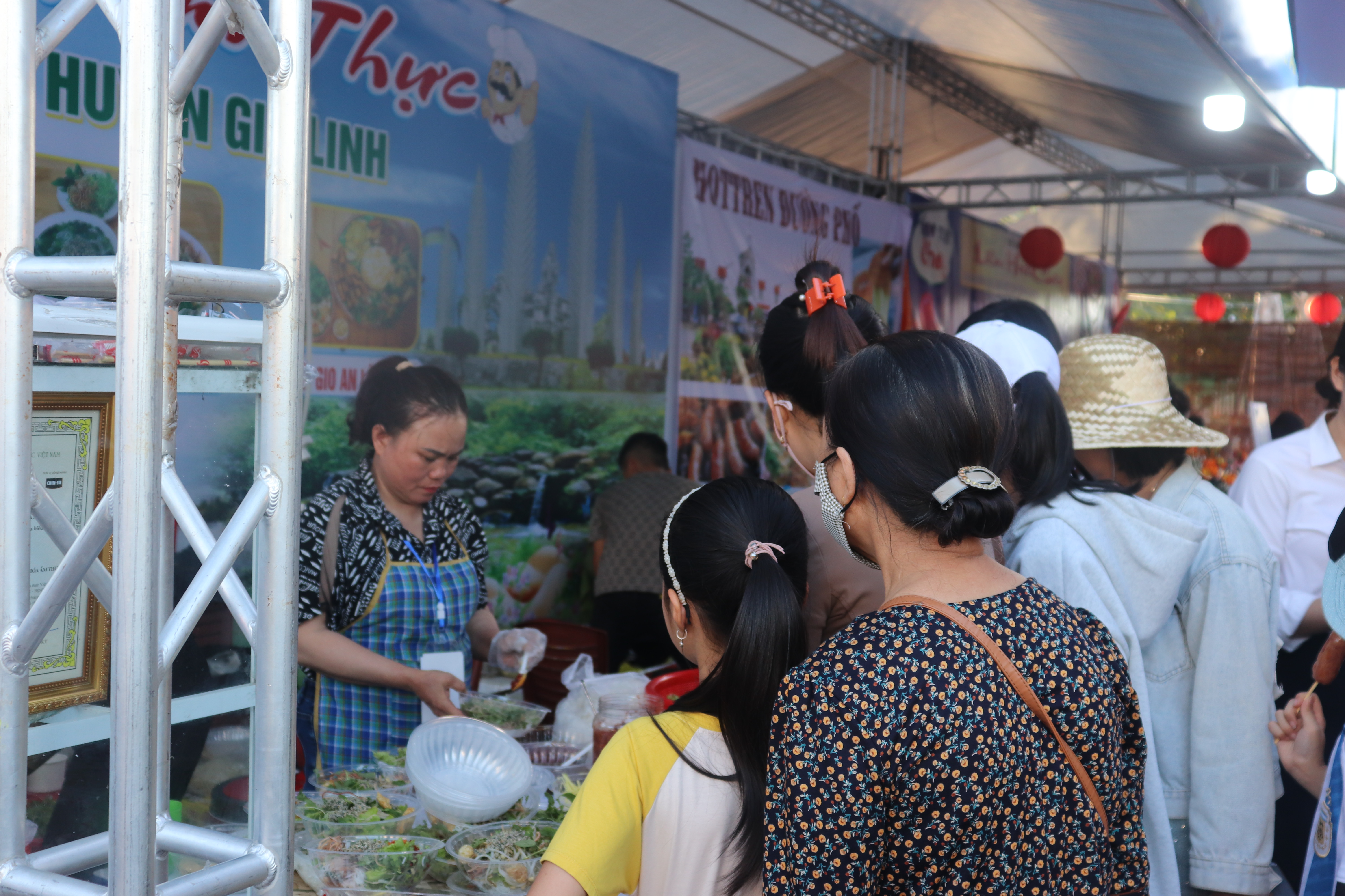 Lễ hội Văn hóa - Ẩm thực quốc tế “Hương vị miền hoa nắng” thu hút đông đảo du khách trước giờ khai mạc