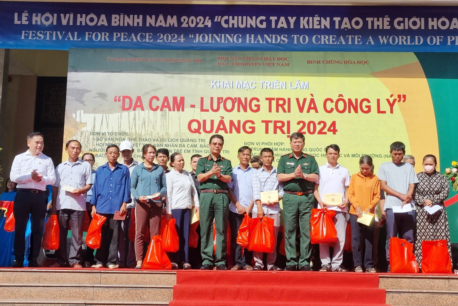 Hơn 300 hình ảnh, tài liệu trưng bày tại Triển lãm “Da cam - Lương tri và Công lý”