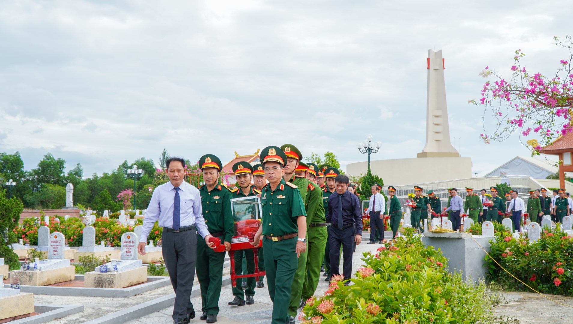 Hải Lăng truy điệu và an táng 6 hài cốt liệt sĩ