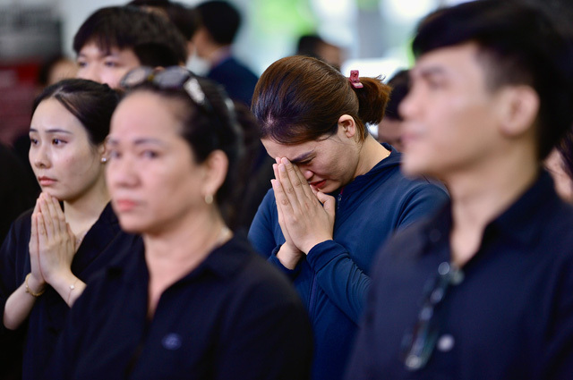 Hàng ngàn người chờ viếng Tổng Bí thư Nguyễn Phú Trọng tại Hội trường Thống Nhất - Ảnh 1.