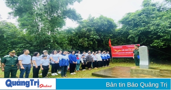 Chương trình hành trình “Tôi yêu Tổ Quốc tôi” tặng quà cho giáo viên, học sinh vùng cao và học sinh nước bạn Lào