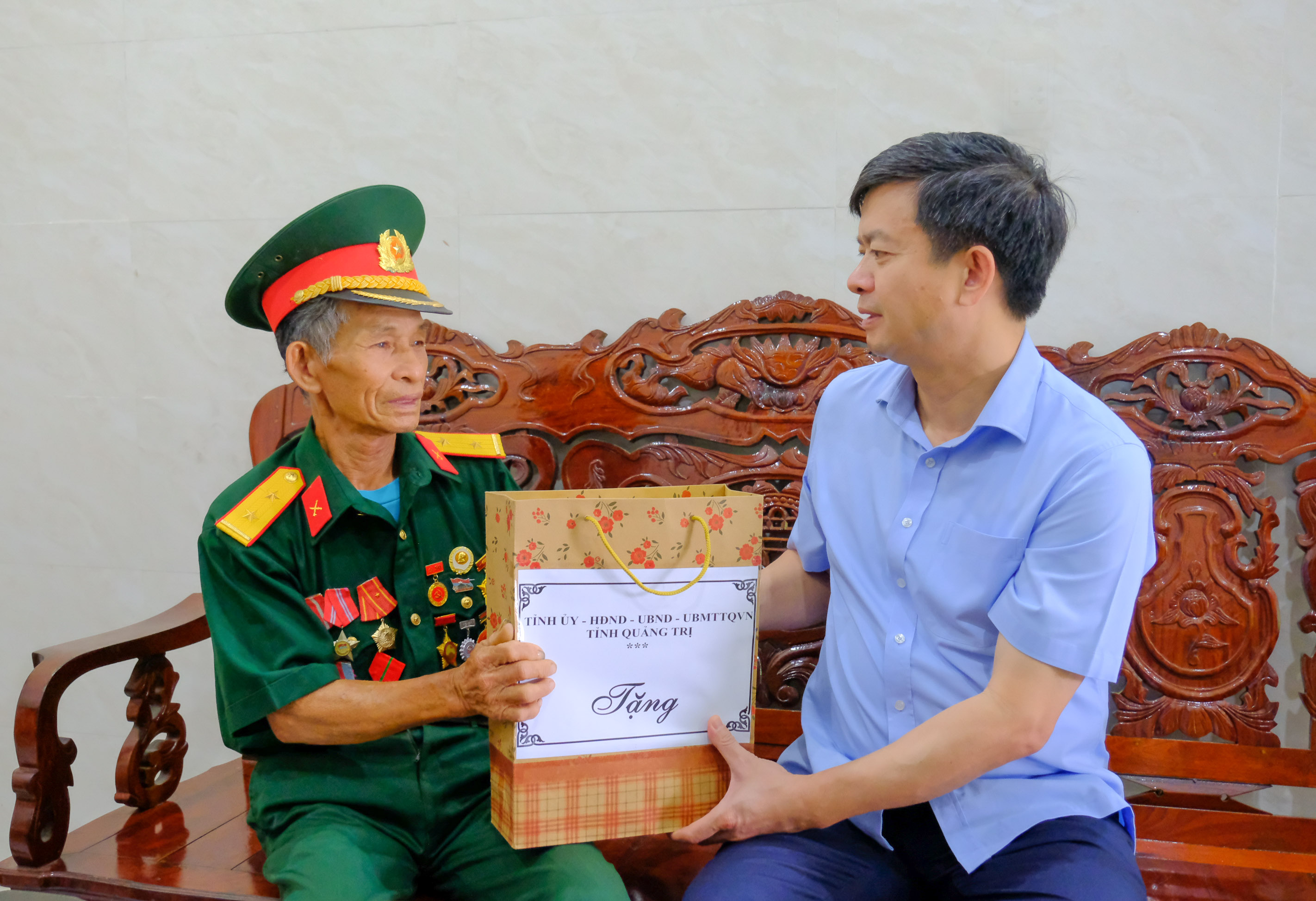 Bí thư Tỉnh ủy Lê Quang Tùng thăm, tặng quà các thương binh, bệnh binh, gia đình liệt sĩ