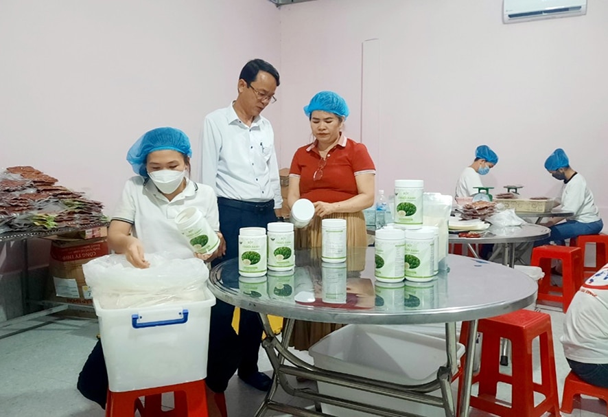 Diversifizierung der Produkte aus schimmeligen Bananen in Huong Hoa