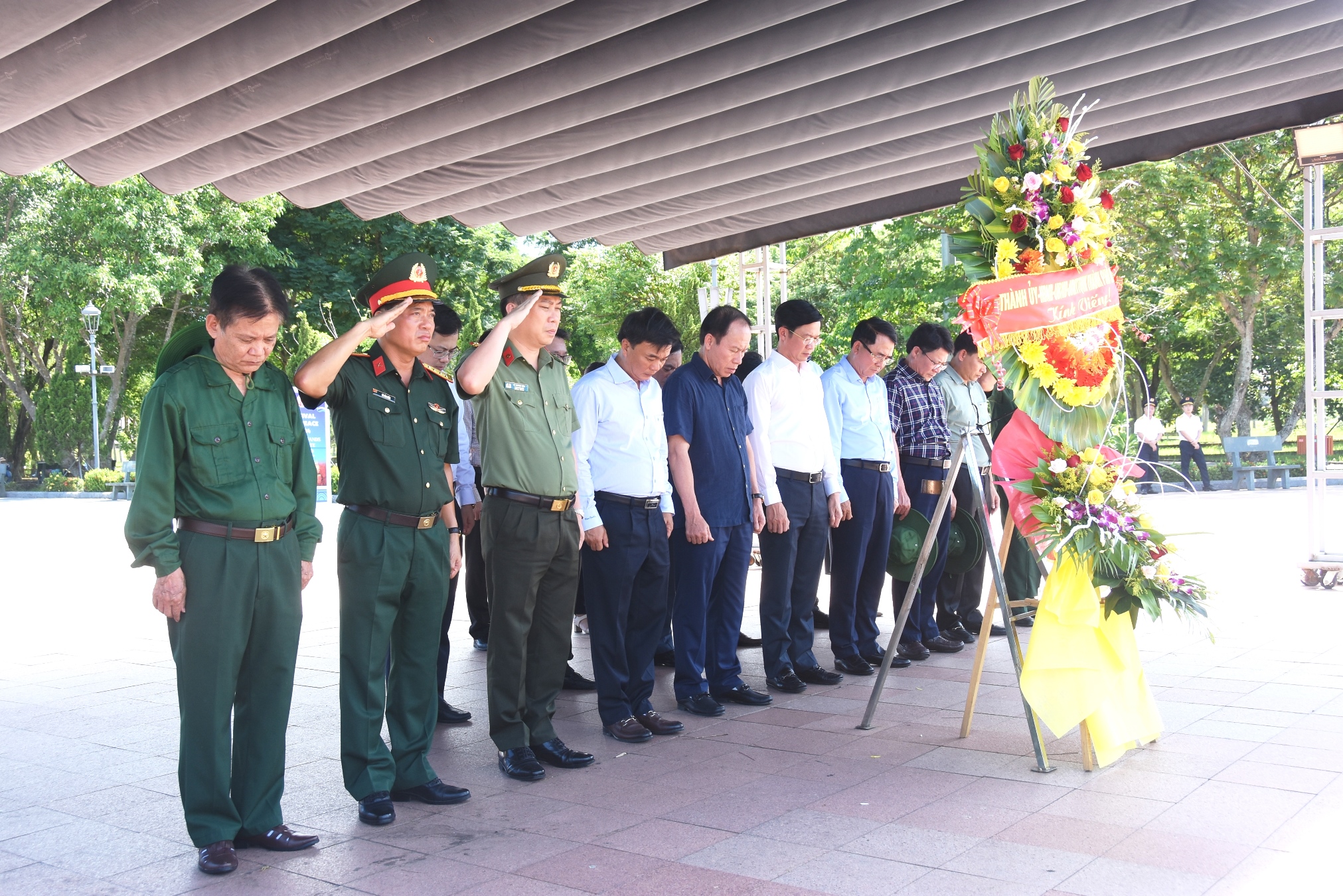 Lãnh đạo TP. Hải Phòng dâng hoa, dâng hương tri ân các anh hùng liệt sĩ