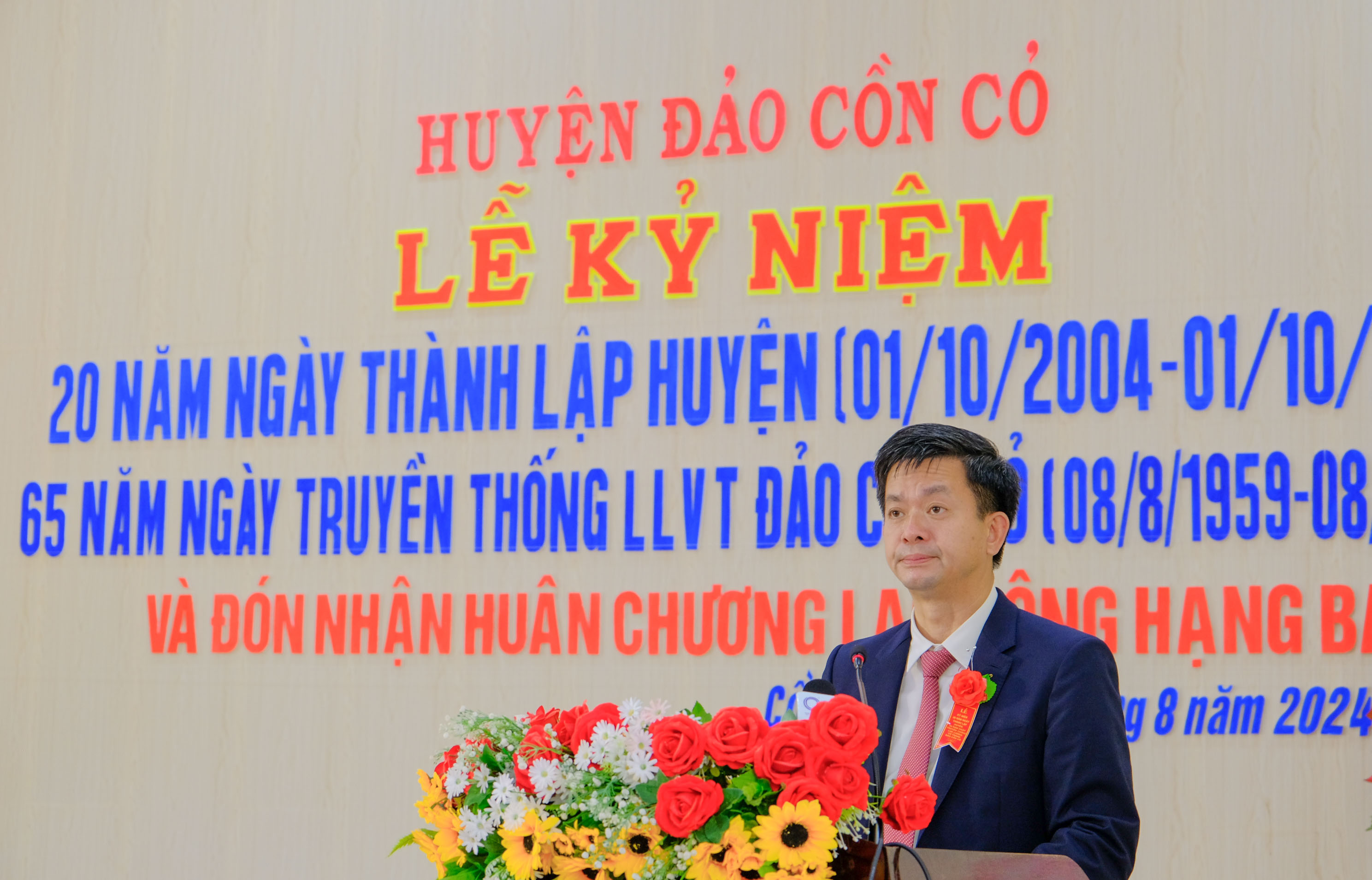 Huyện đảo Cồn Cỏ kỷ niệm 20 năm ngày thành lập và 65 năm ngày truyền thống lực lượng vũ trang