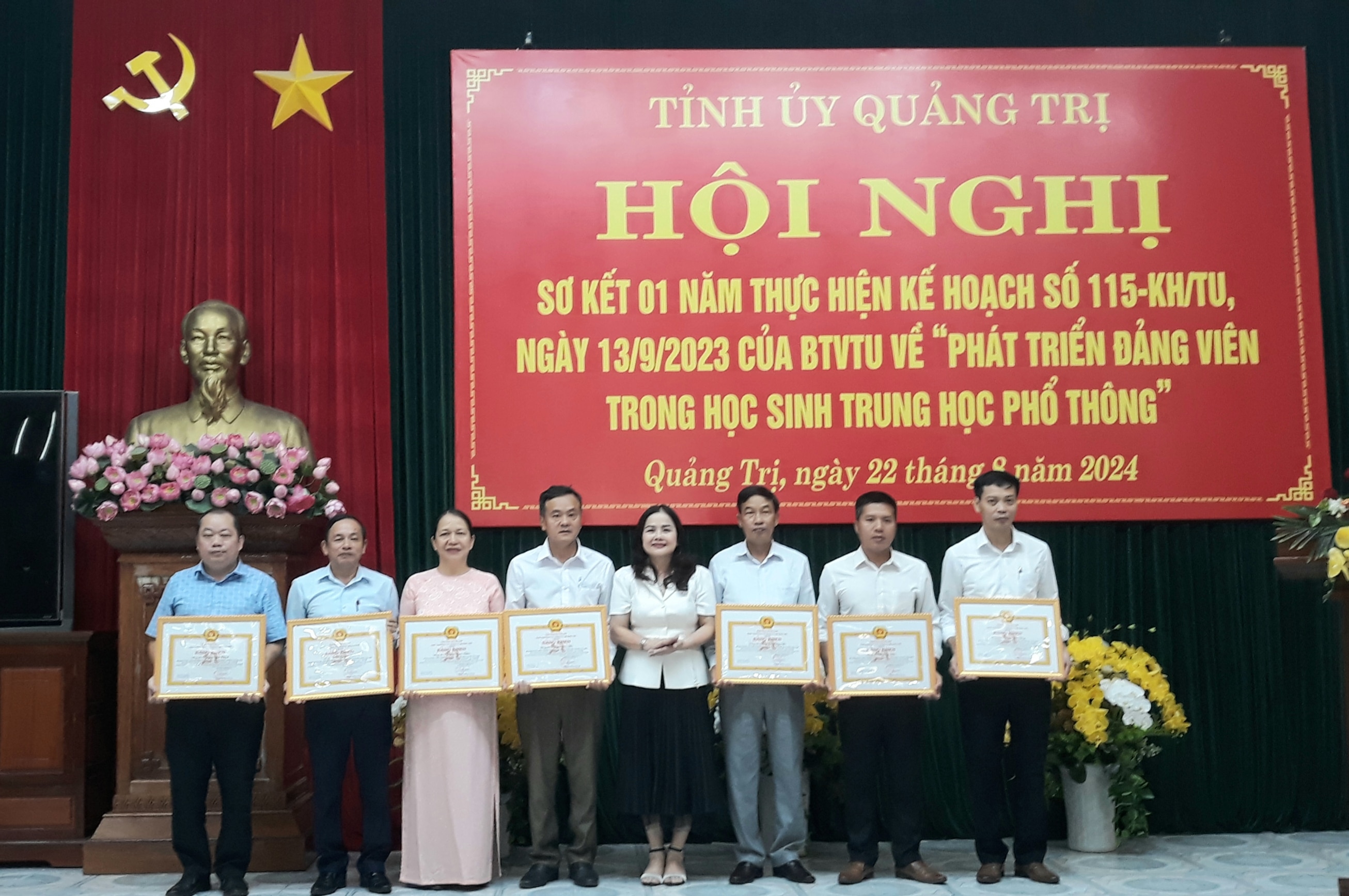 Sơ kết 1 năm thực hiện Kế hoạch số 115-KH/TU về phát triển đảng viên trong học sinh THPT