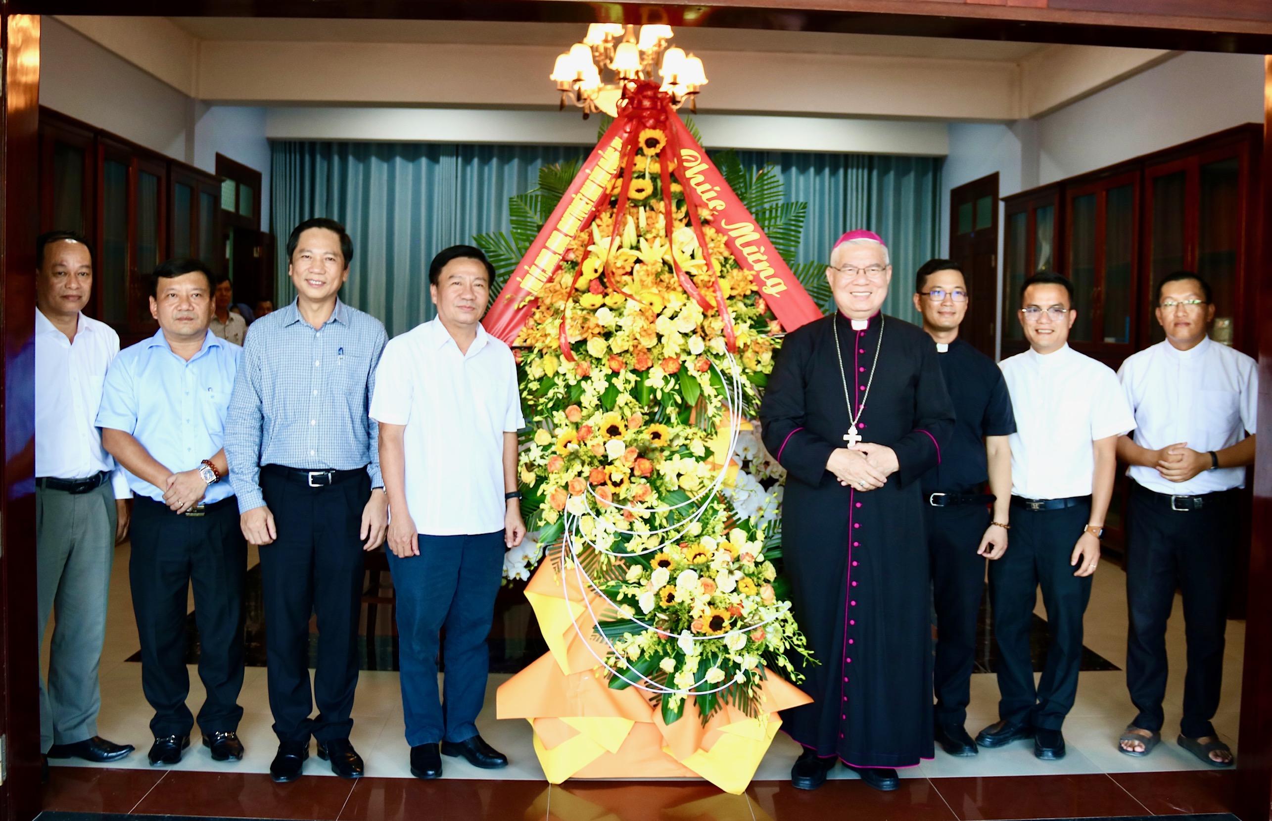 Líderes provinciales visitan y felicitan al Centro de Peregrinación Nuestra Señora de La Vang