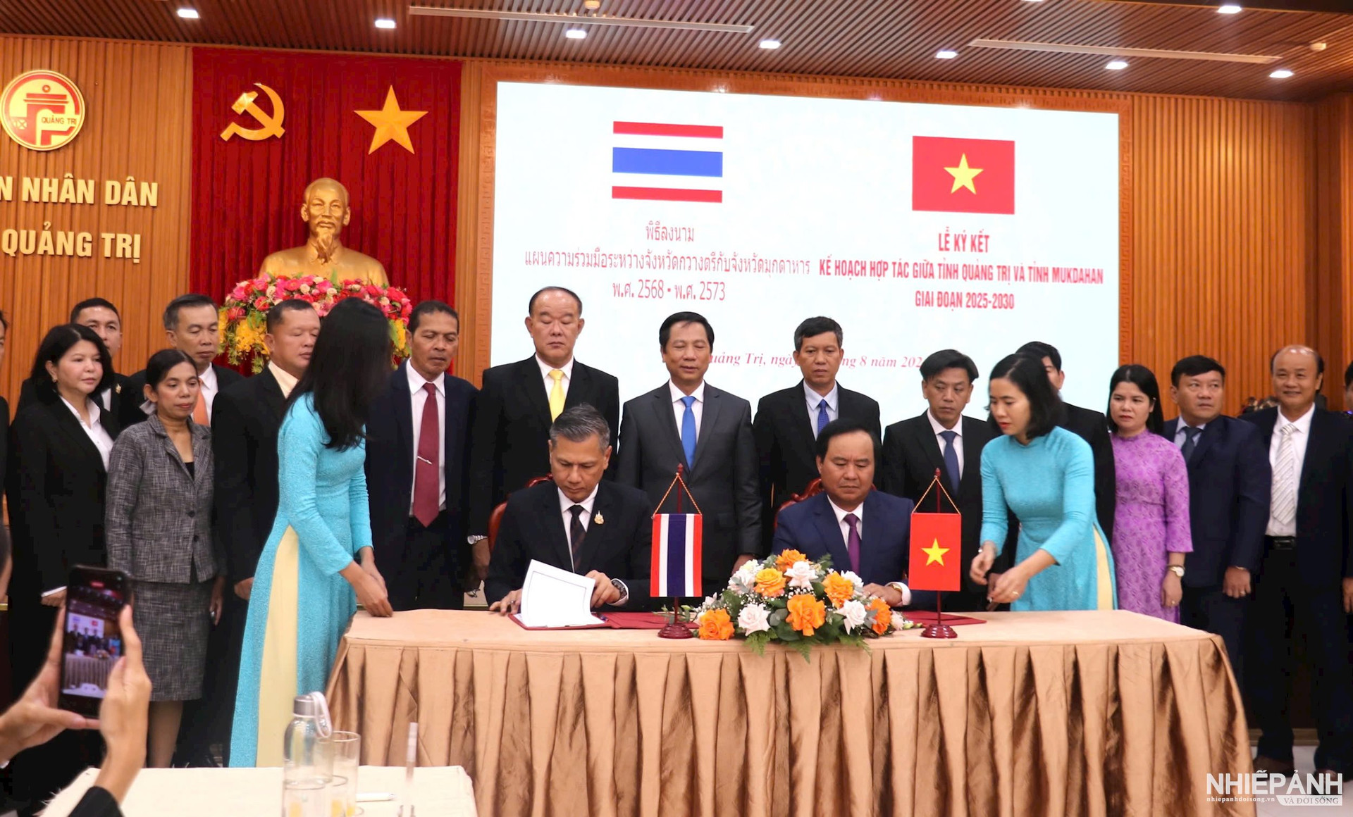 Quang Tri firmó un plan de cooperación con la provincia de Mukdahan (Tailandia)