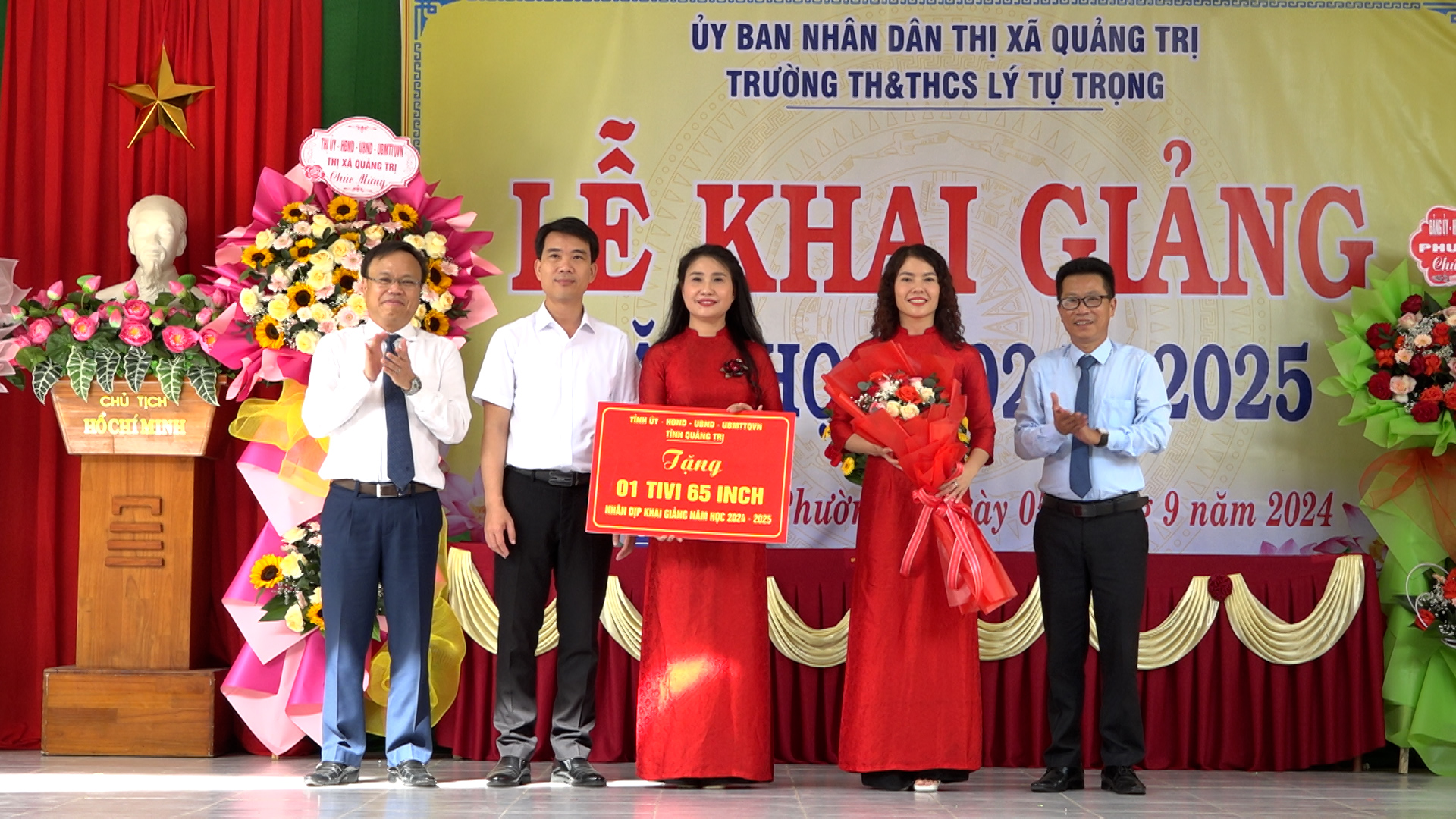 Lãnh đạo tỉnh Quảng Trị dự lễ khai giảng năm học mới tại các địa phương