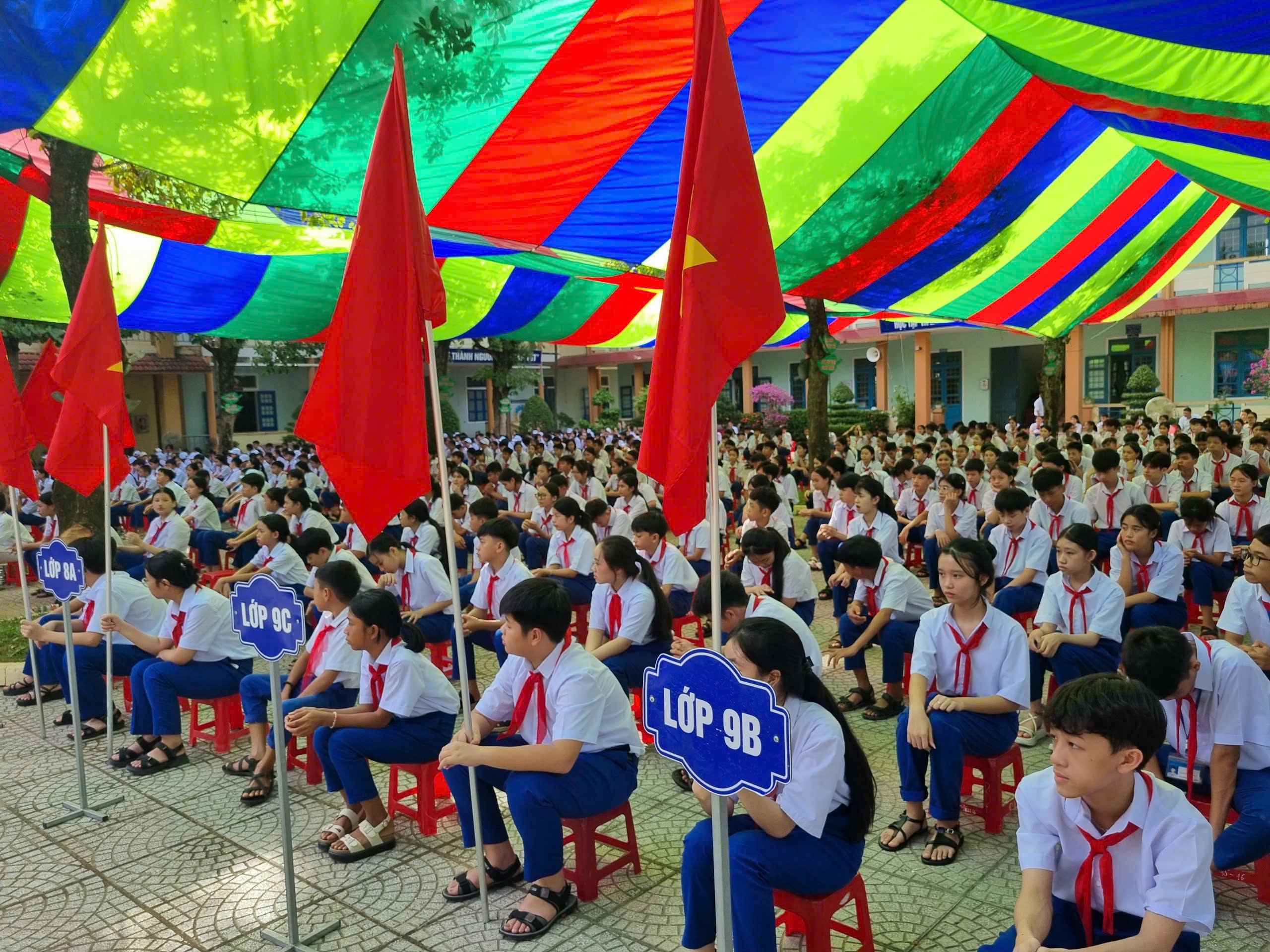 Führungskräfte der Provinz Quang Tri nehmen an der Eröffnungszeremonie des neuen Schuljahres in den Ortschaften teil